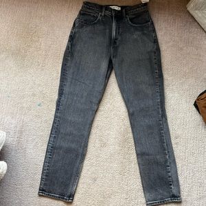 Abercrombie & Fitch The Mom High Rise Jean